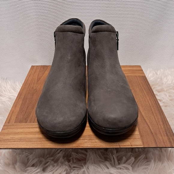 Like New Women's Danskos Size 9.5-10 - Picture 2 of 7